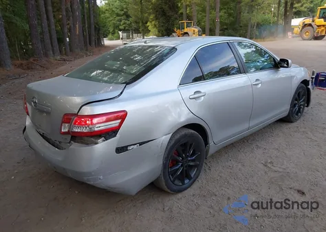 2010 Toyota Camry Le z USA, uszkodzony, nr VIN 4T1BF3EK1AU055873